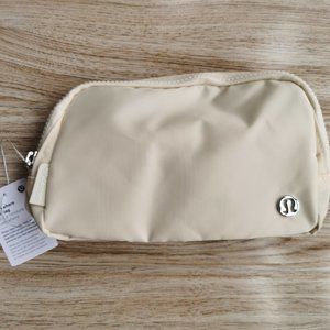 lululemon everywhere belt bag
